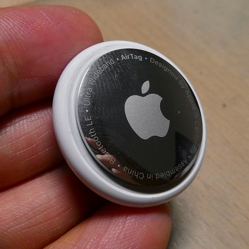 2021年撮影の初代Apple AirTag実物。写真だけでは出品物の世代・個数・電池状態は証明できない。
