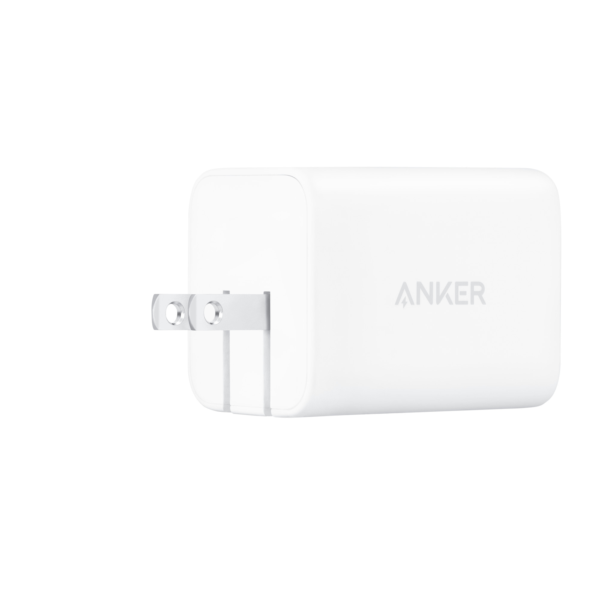 本体を斜めから見た構図。折りたたみ式の2本の平たいプラグ(画像:Anker/Apple Store)