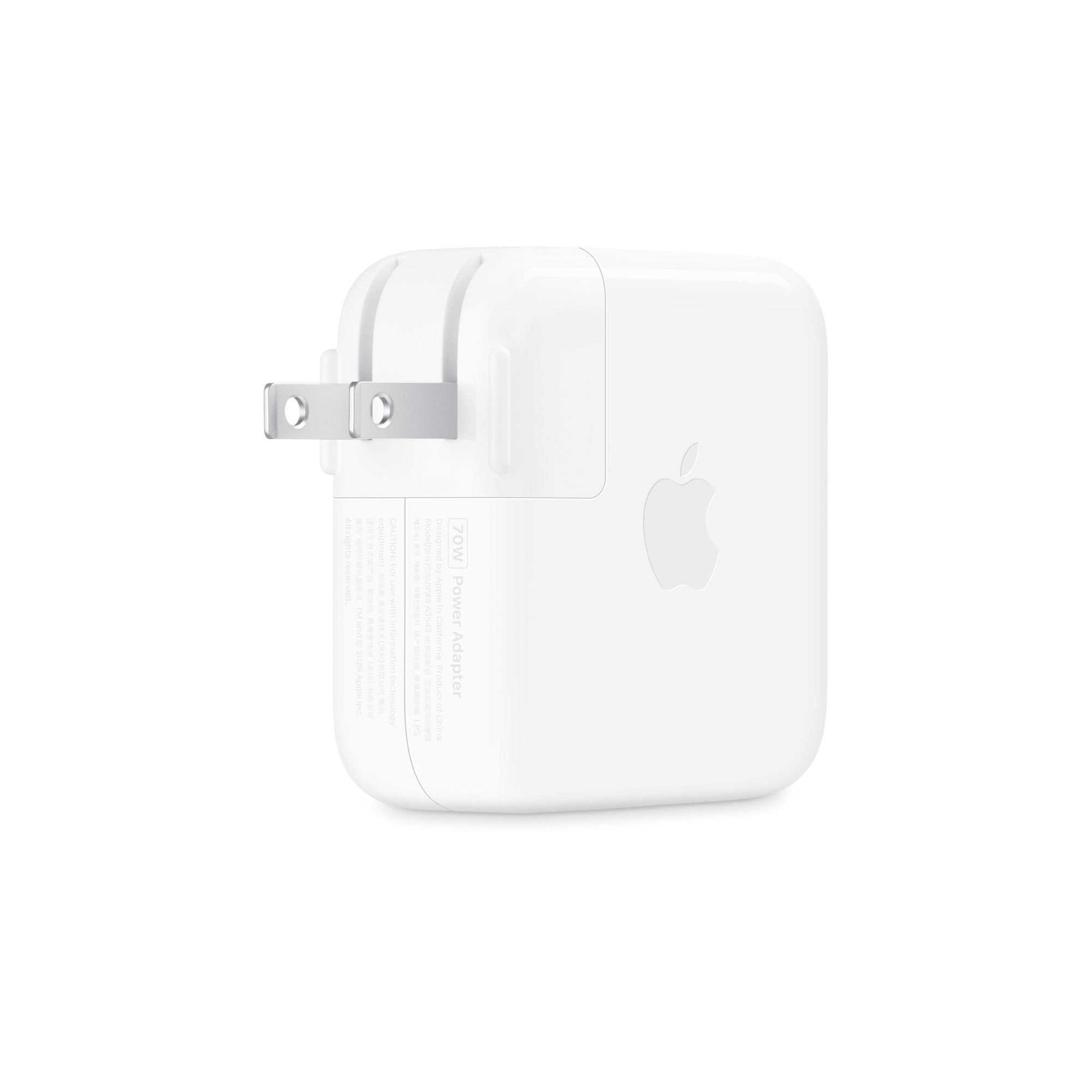 プラグを開いた斜め方向の写真。側面の70W表記とプラグ周囲を確認（画像：Apple）