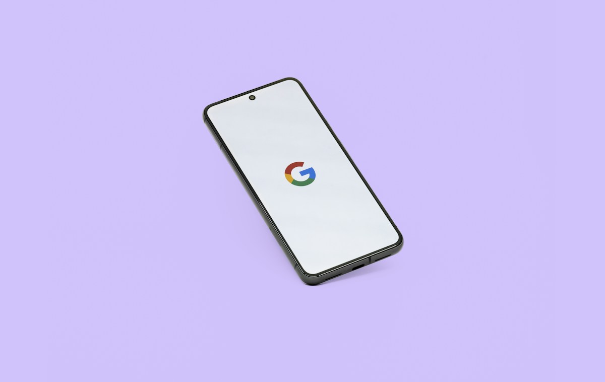 Pixel 8と撮影者が明示した実物の前面写真。容量・地域版・端末の状態は写真からは判定できません。