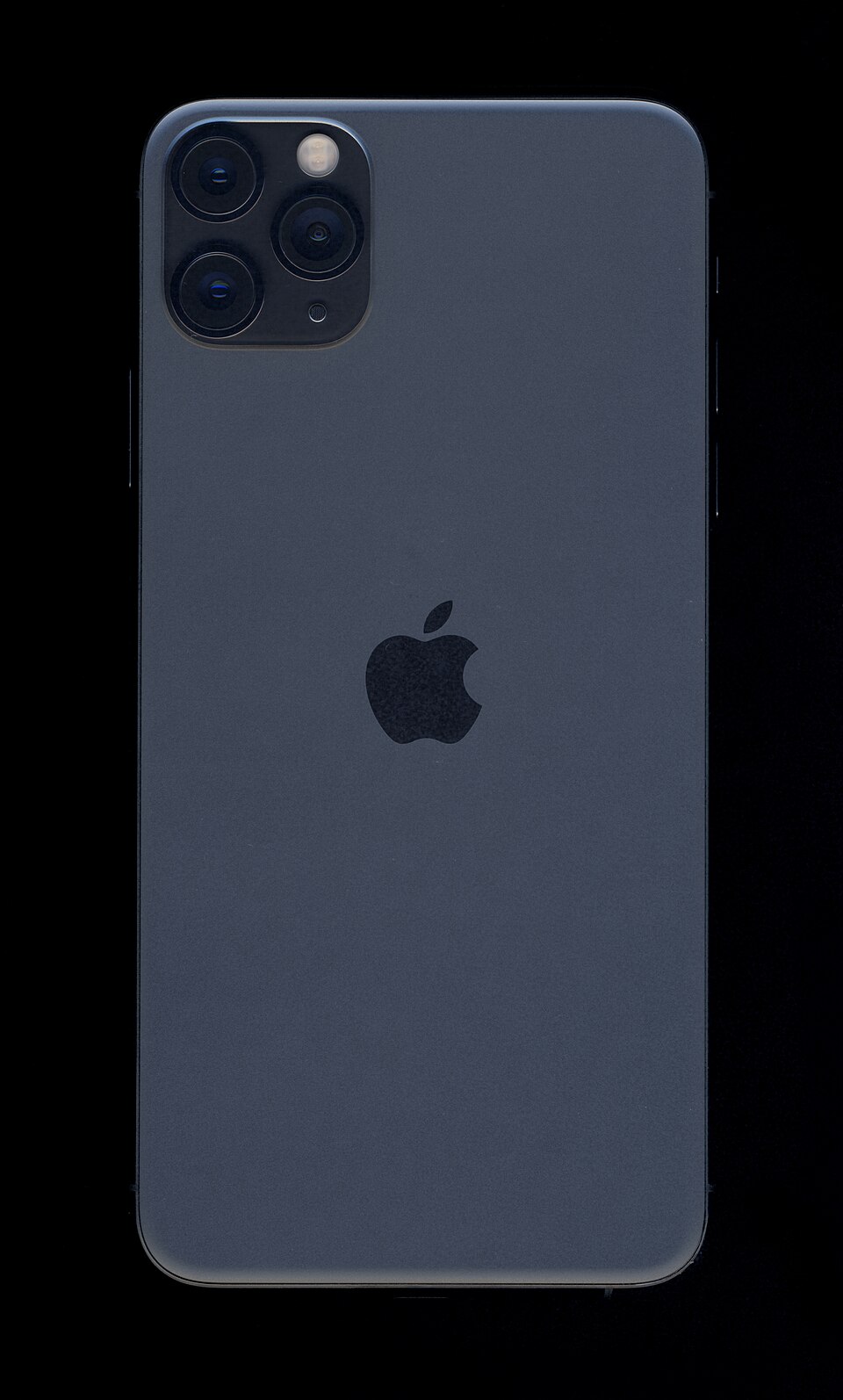 iPhone 11 Pro Max背面。販売個体の傷や容量を示すものではありません。