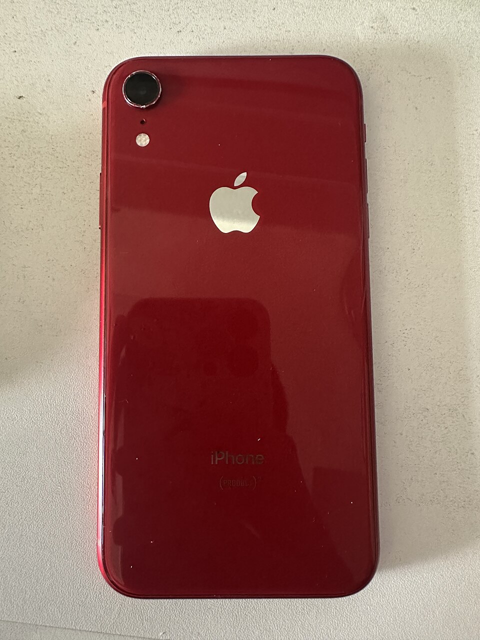 iPhone XR (PRODUCT)REDの米国版A1984の実機背面。日本版A2106ではありません。