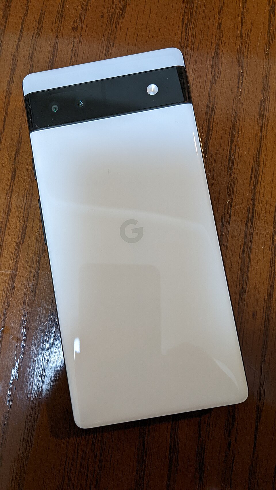 2022年撮影のPixel 6a実機背面。販売個体や内部の地域型番を示す写真ではありません。